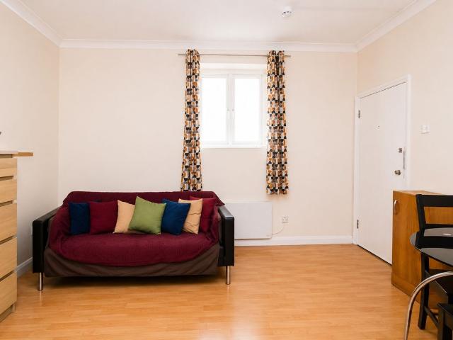 Studio for rent in Canning Town, Greater London