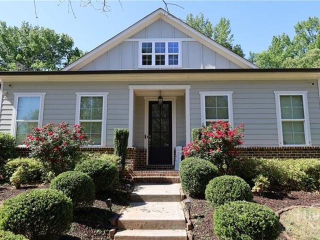 House for sale in Lakewood, Athens