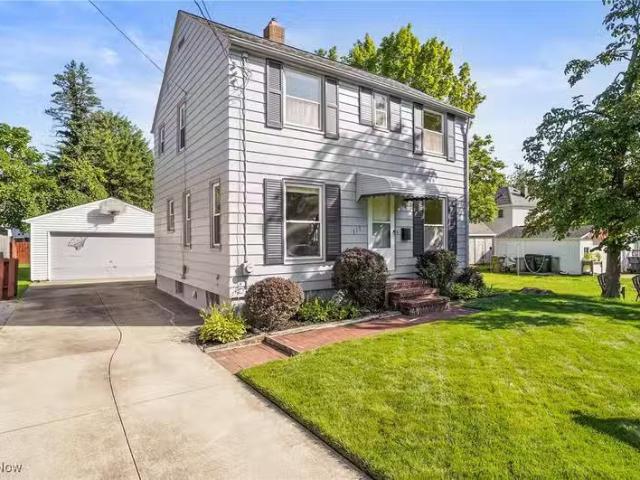 House for sale in Cuyahoga Falls