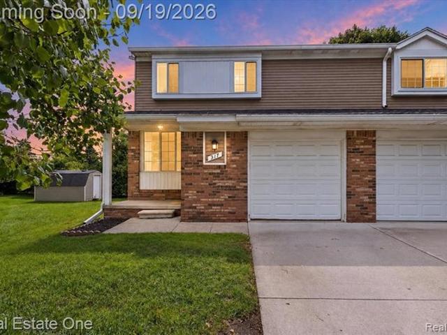 Condo for sale in Hampton Square, South Lyon