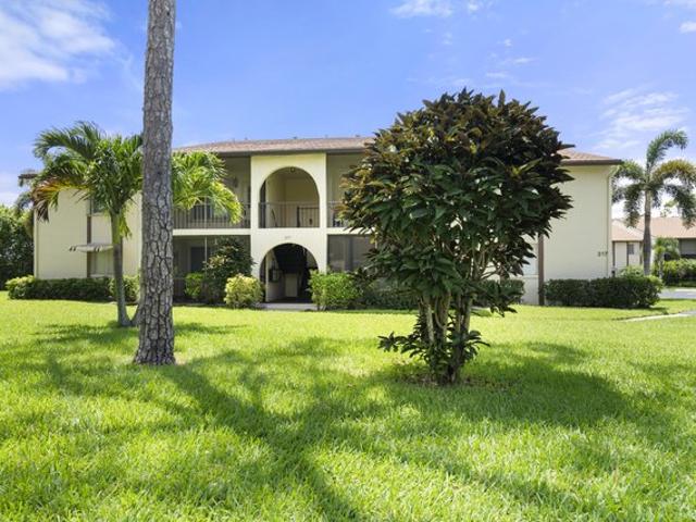 Condo for sale in Greenacres, Florida