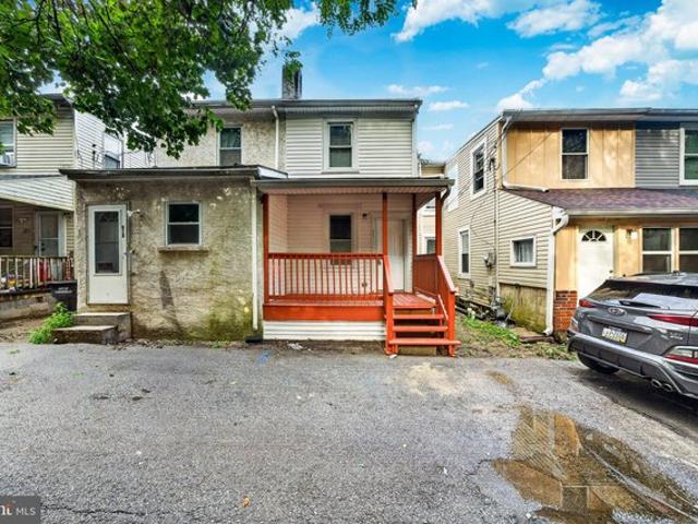 Townhouse for sale in Chester, Pennsylvania