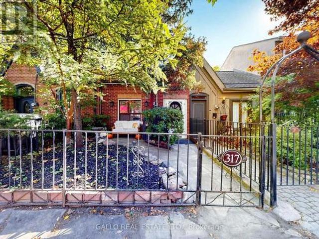 House for sale in Toronto Centre, Toronto
