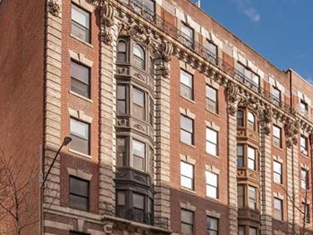 Condo for sale in Manhattan Community Board 7, New York