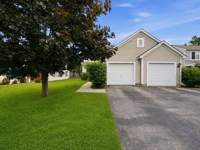 Townhouse for sale in Mchenry, Illinois