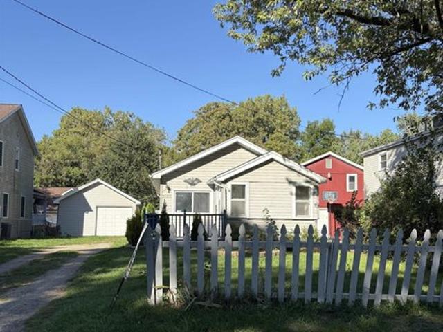 House for sale in Flint, Genesee County