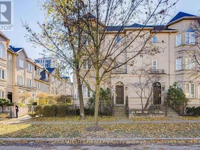 Townhouse for sale in Woburn, Ontario