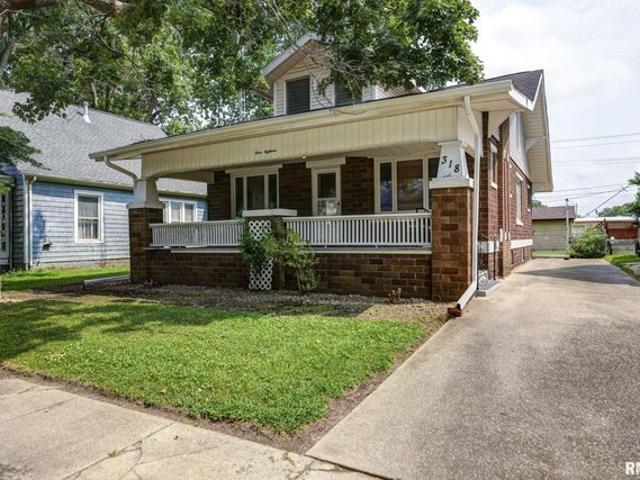 House for sale in Taylorville, Illinois