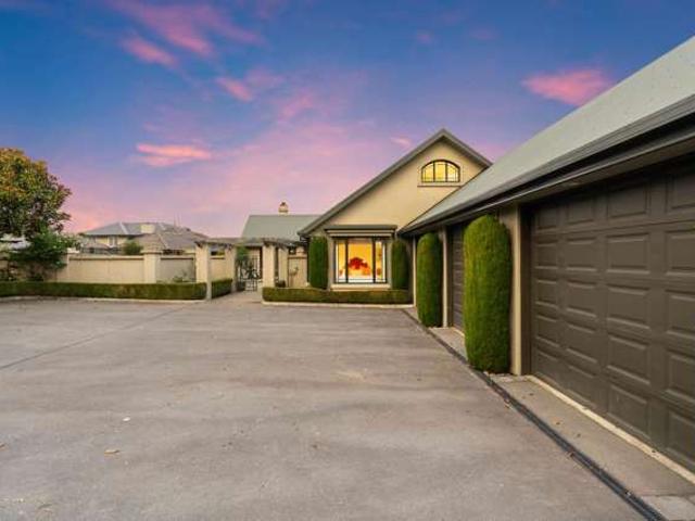 House for sale in Chaslands, Canterbury