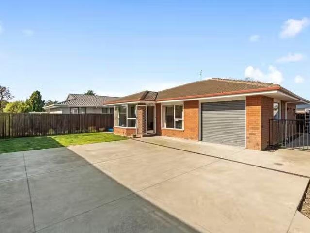 House for sale in Chaslands, Canterbury