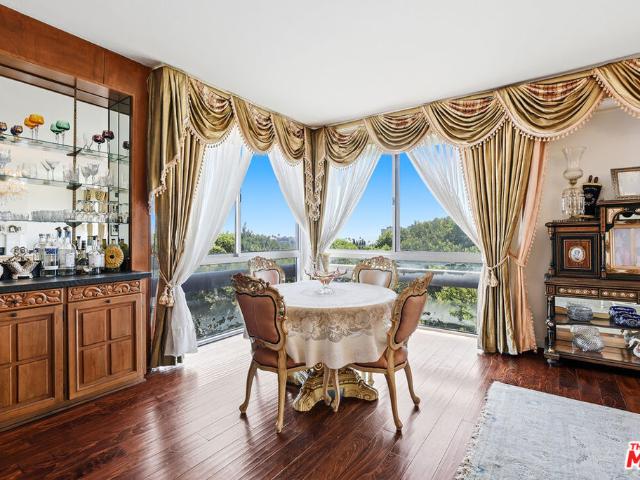 Condo for sale in Beverly Hills, California