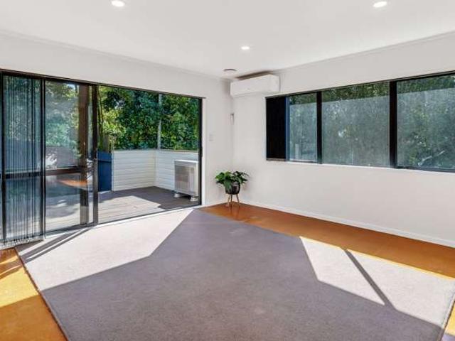 House for sale in Oratia