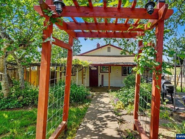 House for sale in Oregonia