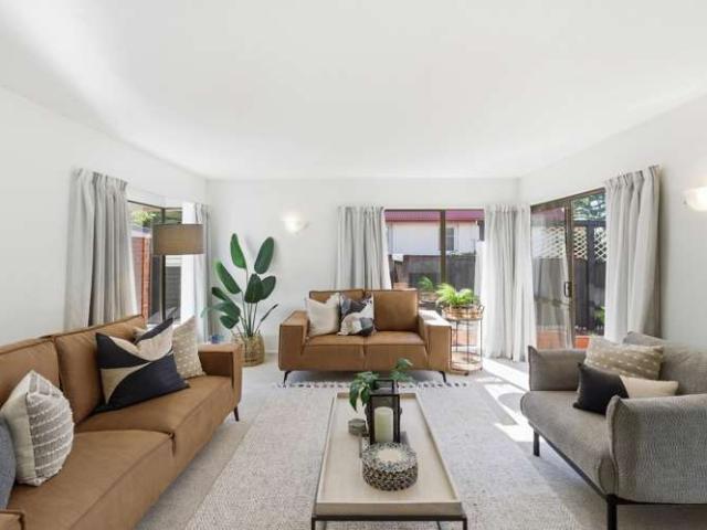 House for sale in Chaslands, Canterbury