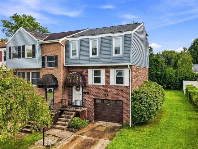 Townhouse for sale in New Kensington, Pennsylvania