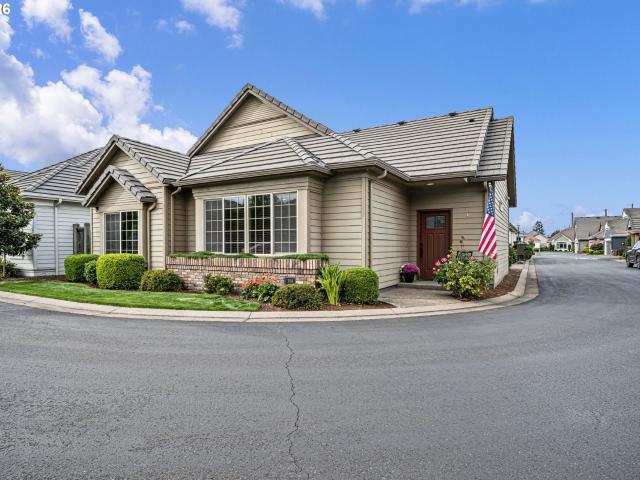 House for sale in Lake Shore Estates, Eugene