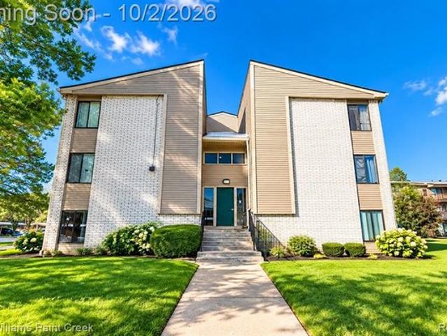 Condo for sale in Farmington Hills, Oakland County
