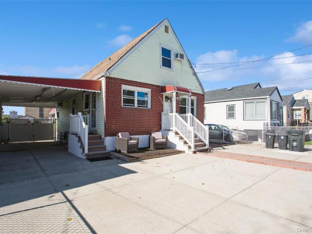 House for sale in Queens, Arverne