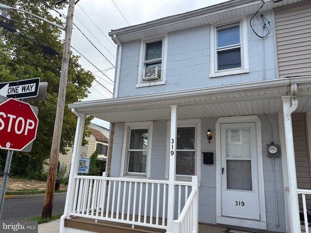 Townhouse for sale in Bordentown, New Jersey