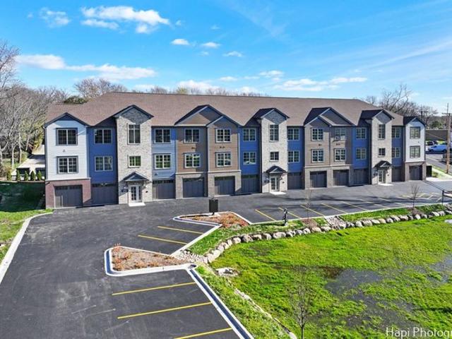 Condo for sale in Barrington, Illinois