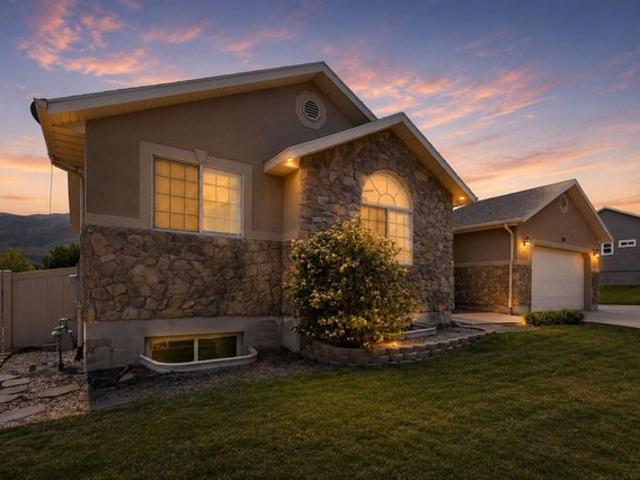 House for sale in Saratoga Springs, Utah