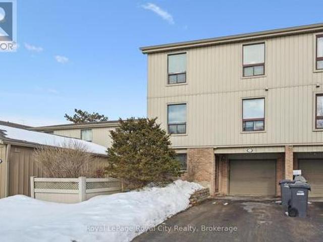 Townhouse for sale in Guelph, Ontario