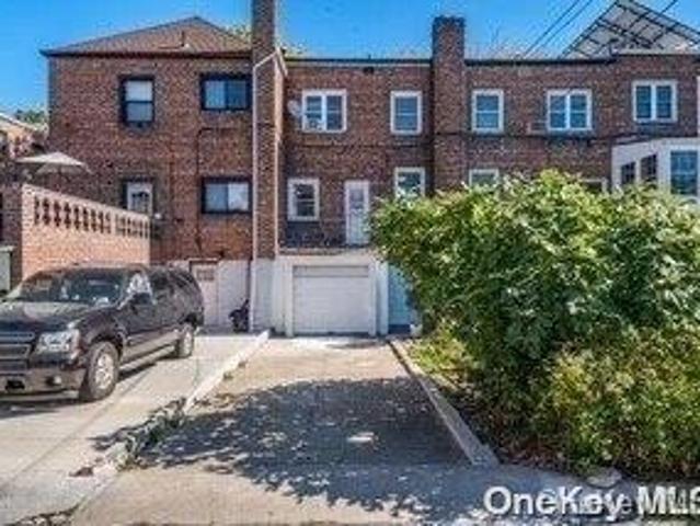 Townhouse for sale in Jackson Heights
