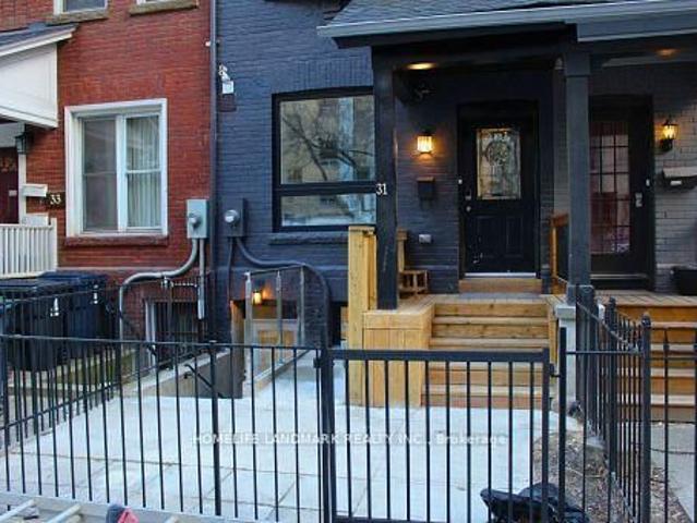 Townhouse for sale in Woburn, Ontario