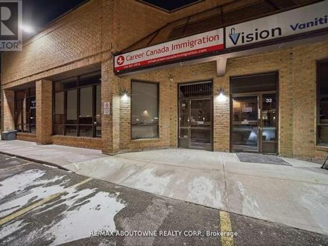 Commercial for rent in Oakville, Ontario