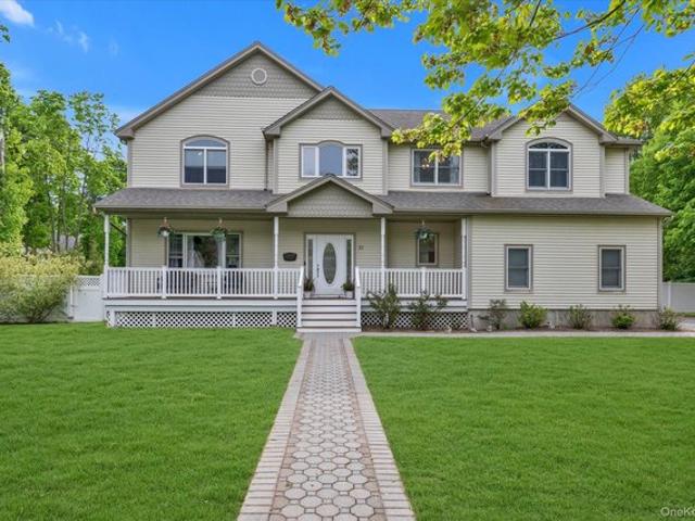 House for sale in Smithtown, New York