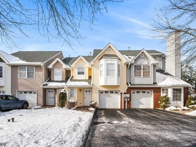 Townhouse for sale in Berkeley Heights, New Jersey