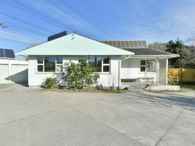 House for sale in Chaslands, Canterbury