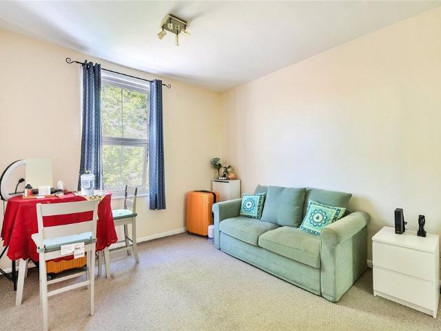 Apartment for rent in Woodcote, Epsom