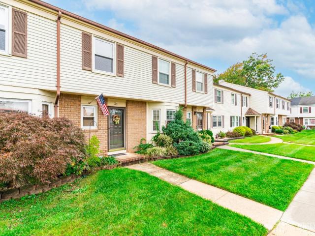 Townhouse for sale in Park Village, Sayreville