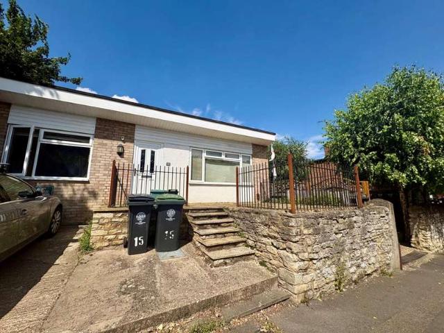 Bungalow for rent in Raunds