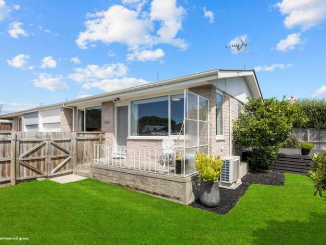 House for sale in Chaslands, Canterbury