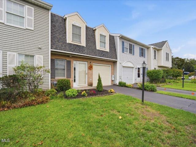 Townhouse for sale in Colonie, New York