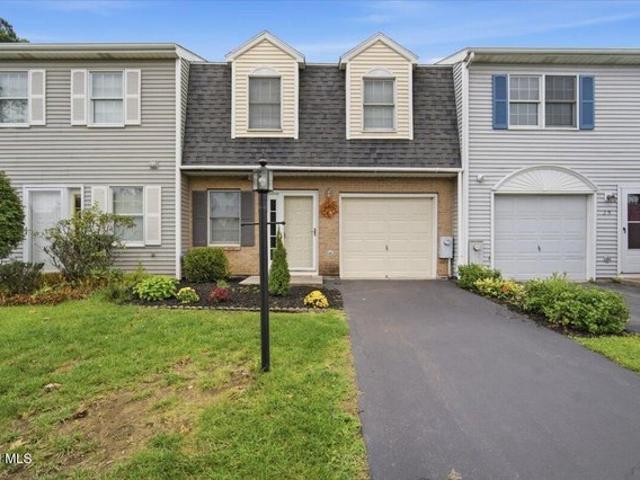 Townhouse for sale in Watervliet, New York