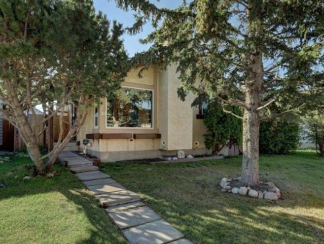 House for sale in Castleridge, Calgary