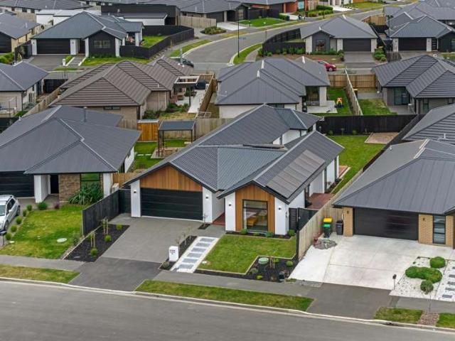 House for sale in Chaslands, Canterbury