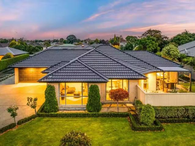 House for sale in Chaslands, Canterbury