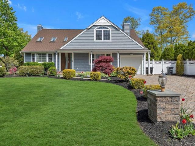 House for sale in Smithtown, New York