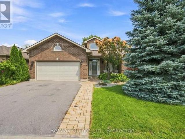 House for sale in Ontario