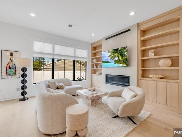 Townhouse for sale in Paramus, New Jersey