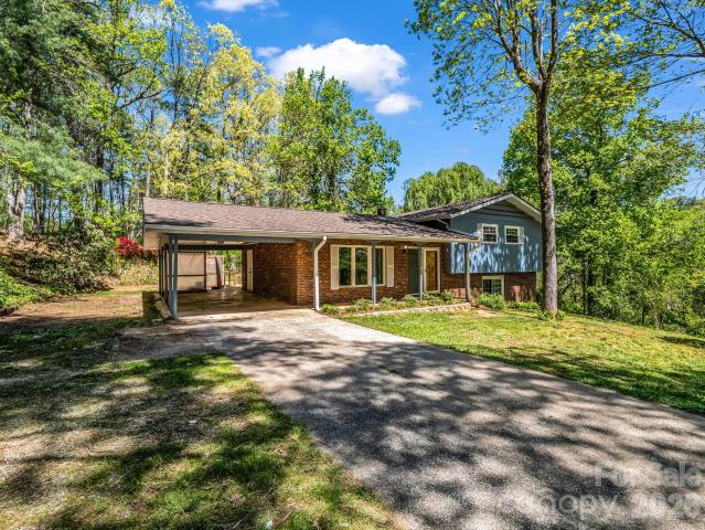 House for sale in Saluda, North Carolina