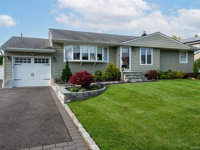 House for sale in Locust Grove, Syosset