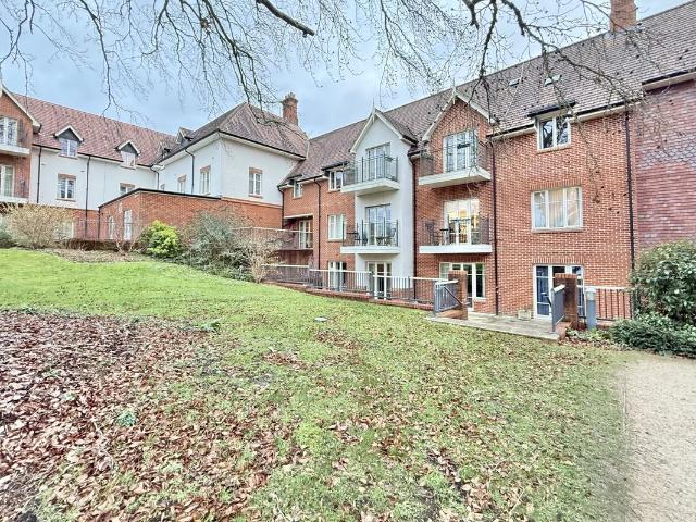 Apartment for rent in Helford, Hampshire