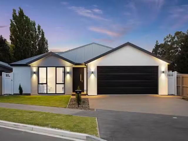 House for sale in Chaslands, Canterbury