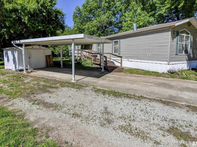 House for sale in Taylorville, Illinois