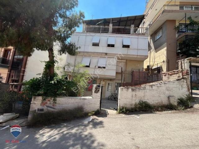 Emek Mahallesi, Bayraklı içerisinde satılık Bina